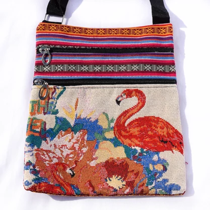 Virágok és flamingó oldaltáska